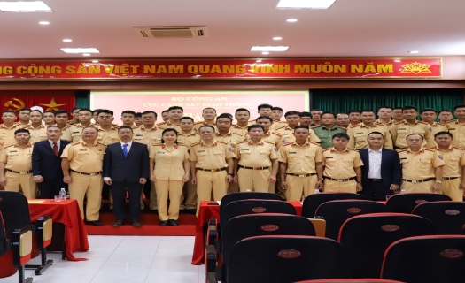 Honda Việt Nam triển khai tập huấn lái xe an toàn  cho cán bộ chiến sỹ CSGT 2022